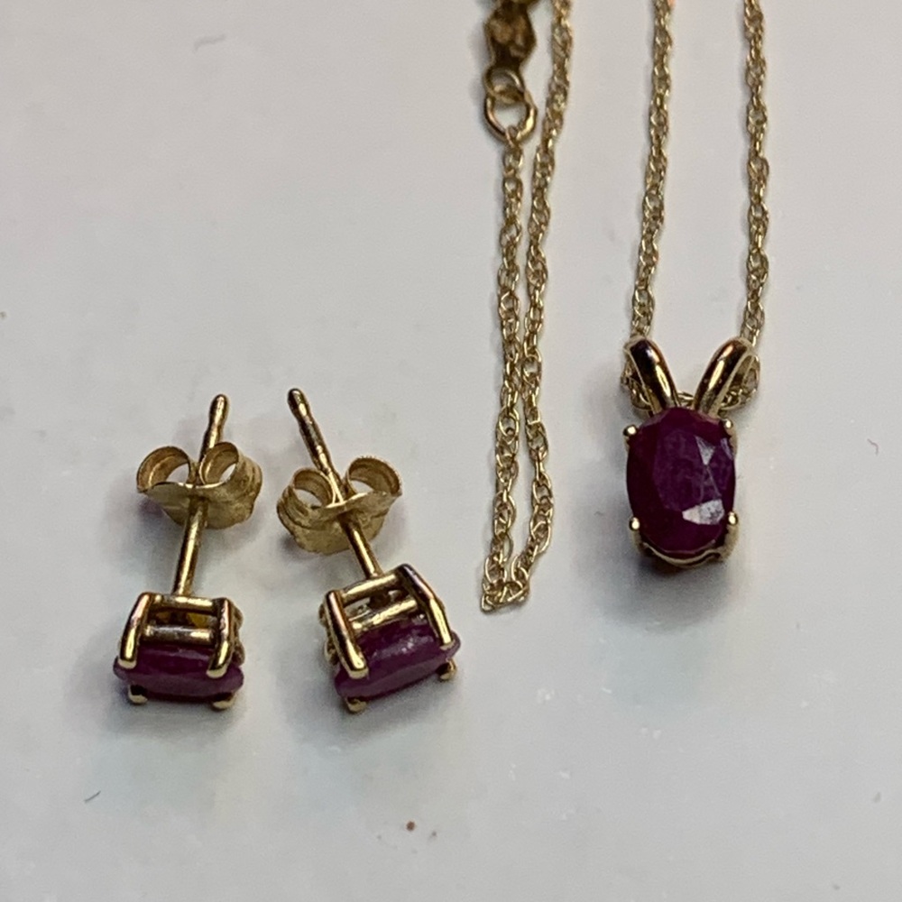 10kt Solid Gold Ruby Set. Earrings,Backs, Pendant… - image 1